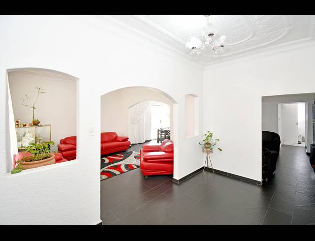 4 BEDROOM HOUSE FOR SALE IN MAYFAIR WEST